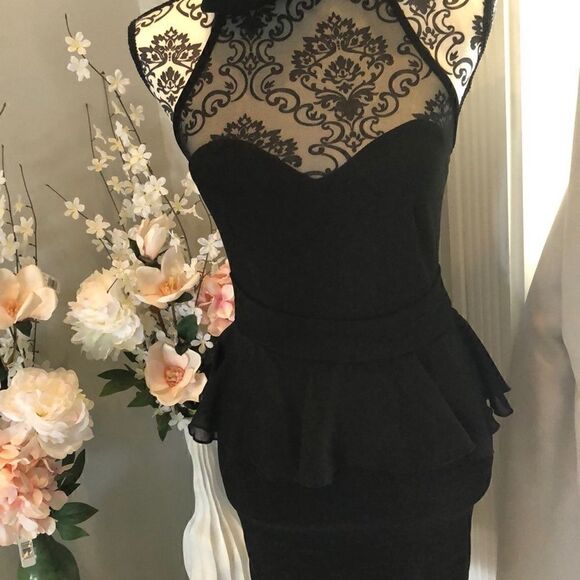 COPY - Guess black bodycon dress w front vail -halter top - Picture 4 of 8